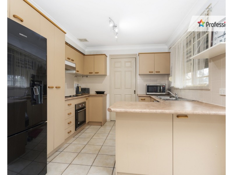 15 Clune Close, Casula NSW 2170