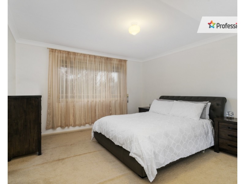 15 Clune Close, Casula NSW 2170