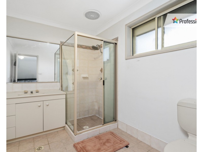 15 Clune Close, Casula NSW 2170