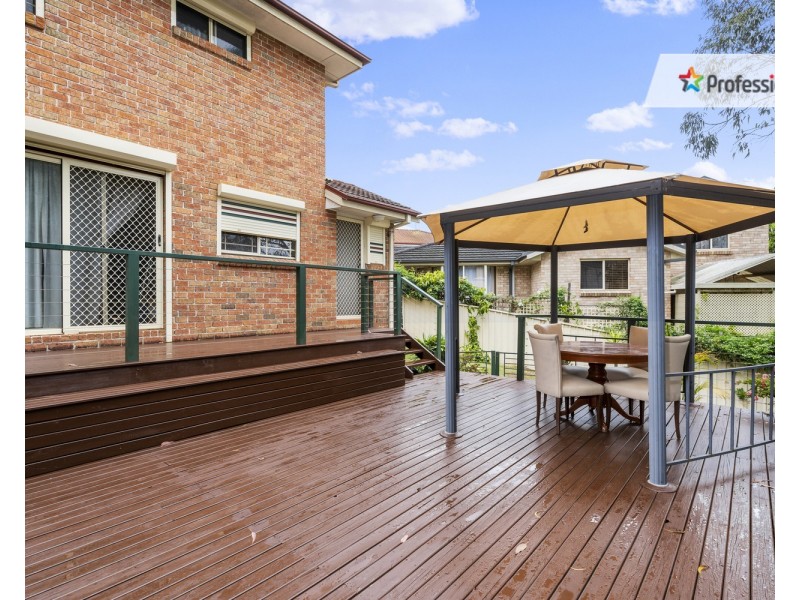 15 Clune Close, Casula NSW 2170