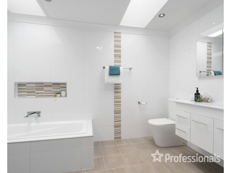 4 Sullivan Avenue, Lurnea NSW 2170