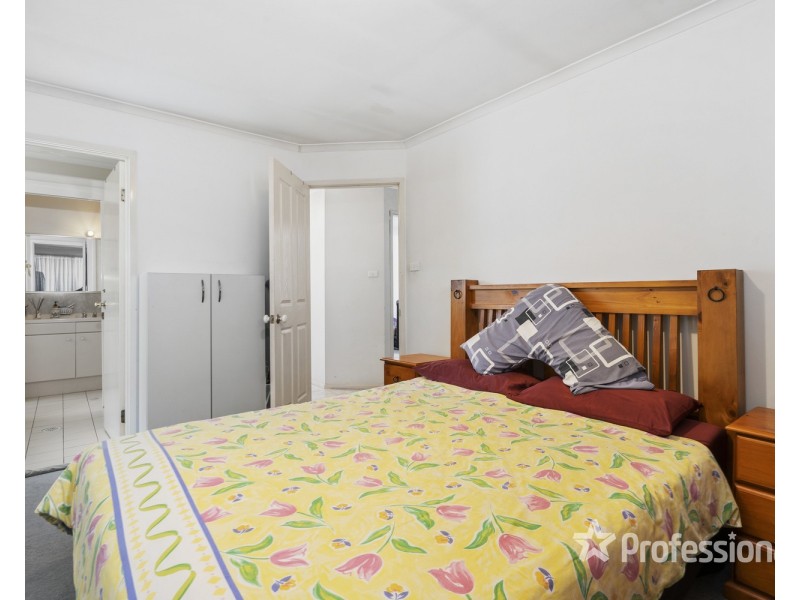 24b Dunrossil Avenue, Casula NSW 2170