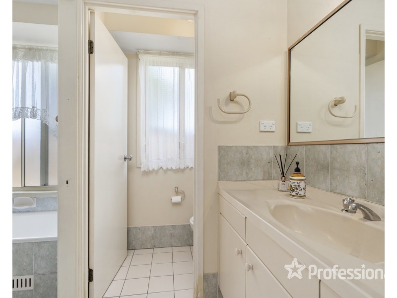 24b Dunrossil Avenue, Casula NSW 2170