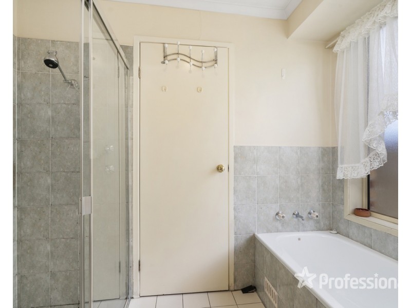 24b Dunrossil Avenue, Casula NSW 2170