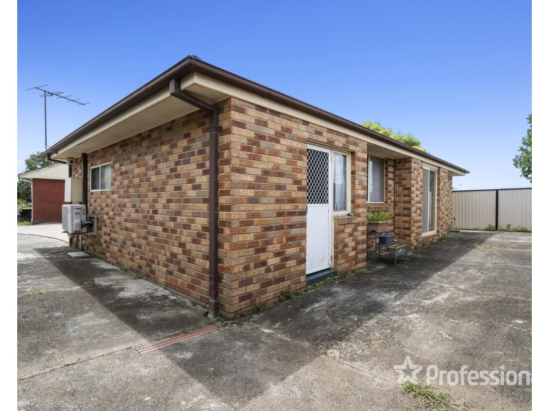 24b Dunrossil Avenue, Casula NSW 2170