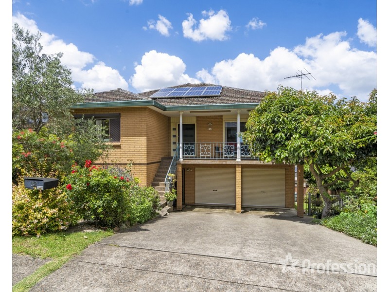 32 Phoenix Crescent, Casula NSW 2170