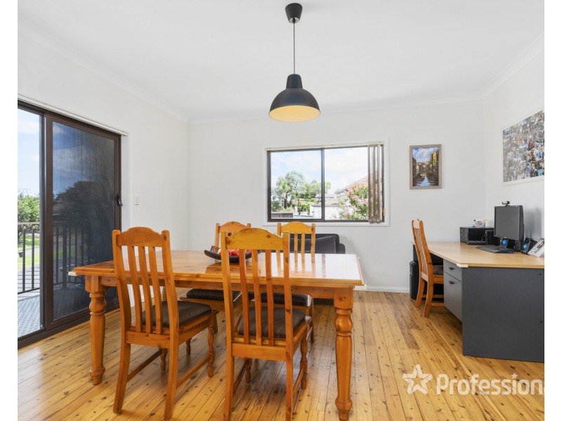 32 Phoenix Crescent, Casula NSW 2170