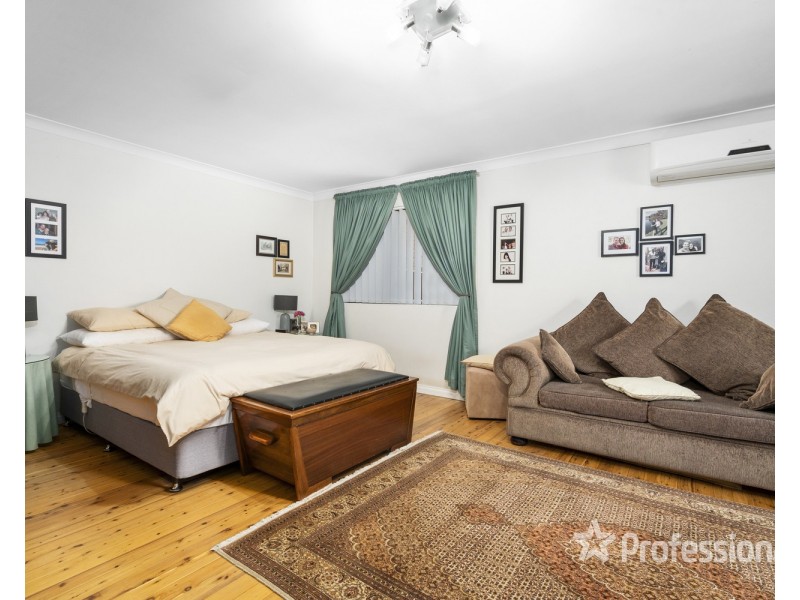 32 Phoenix Crescent, Casula NSW 2170