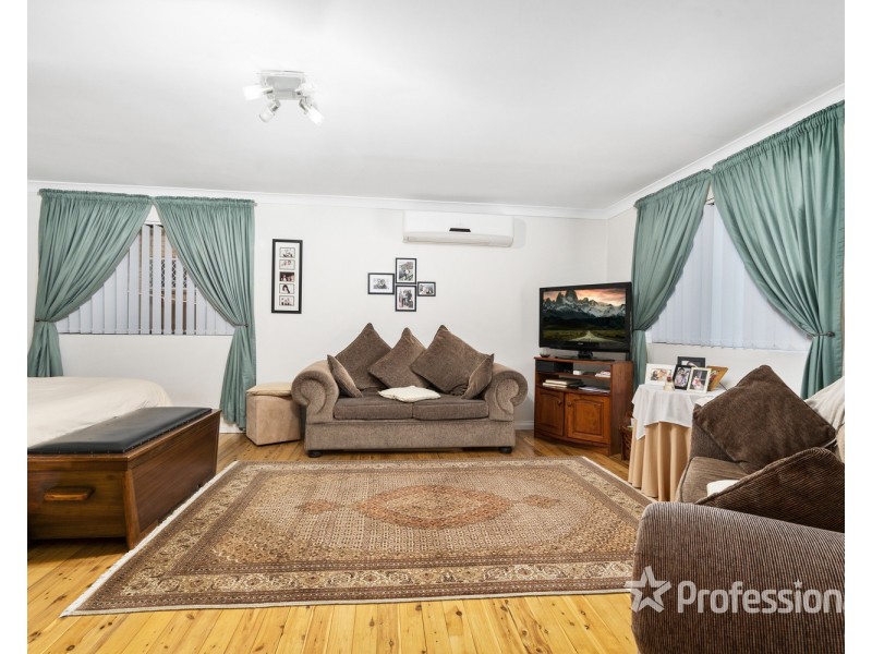 32 Phoenix Crescent, Casula NSW 2170