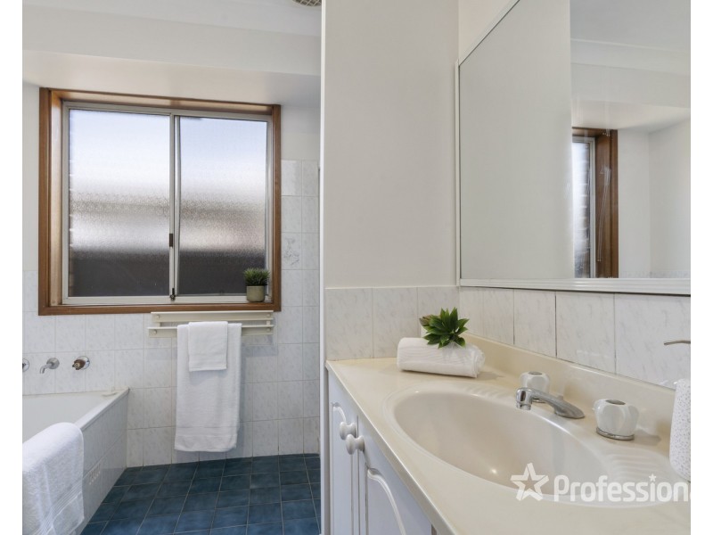 4 Arwon Avenue, Casula NSW 2170