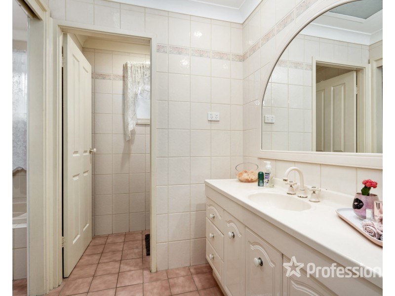 2 Boobook Place, Ingleburn NSW 2565
