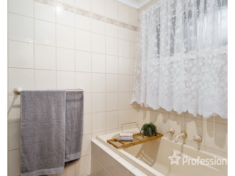 2 Boobook Place, Ingleburn NSW 2565