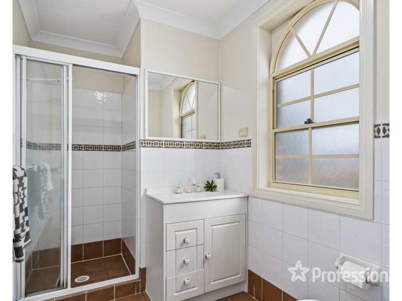 2B Hardy Place, Casula NSW 2170