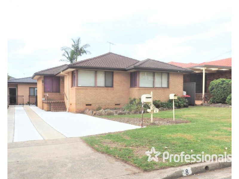 8 Grose Avenue, Lurnea NSW 2170