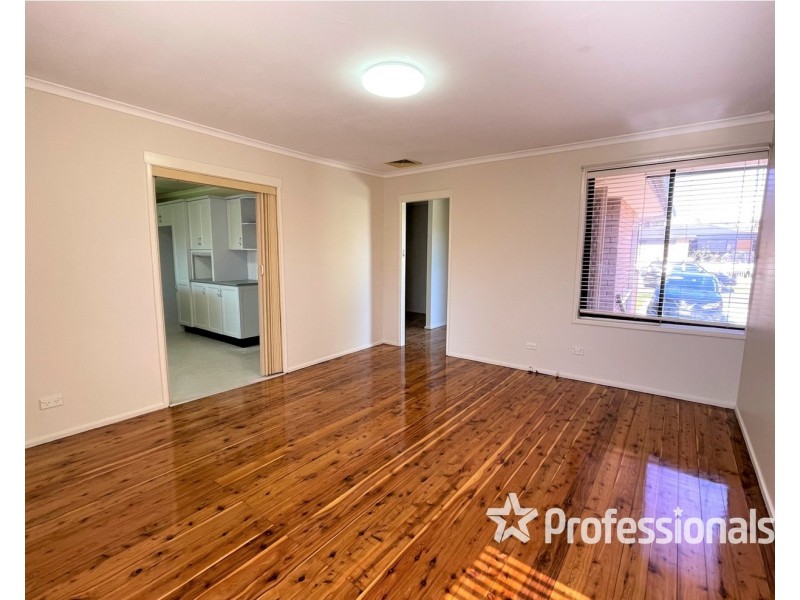 8 Grose Avenue, Lurnea NSW 2170