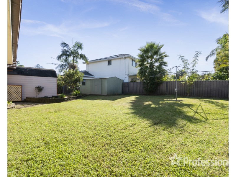 4 Arwon Avenue, Casula NSW 2170