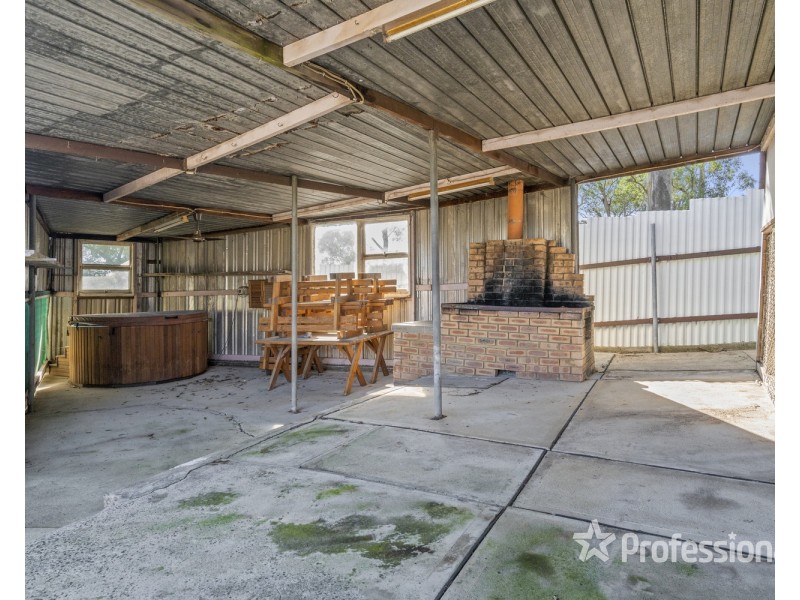 2 Hazel Avenue, Lurnea NSW 2170