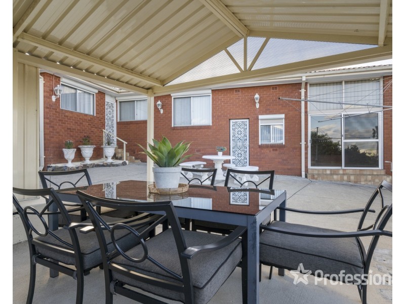 18 Segefield Place, Casula NSW 2170