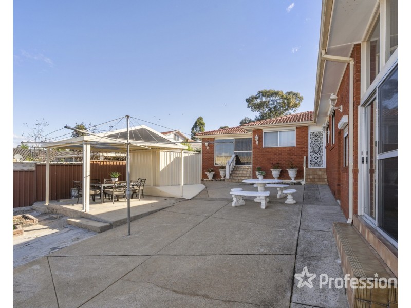 18 Segefield Place, Casula NSW 2170
