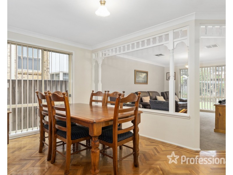 4 Magnolia Close, Casula NSW 2170