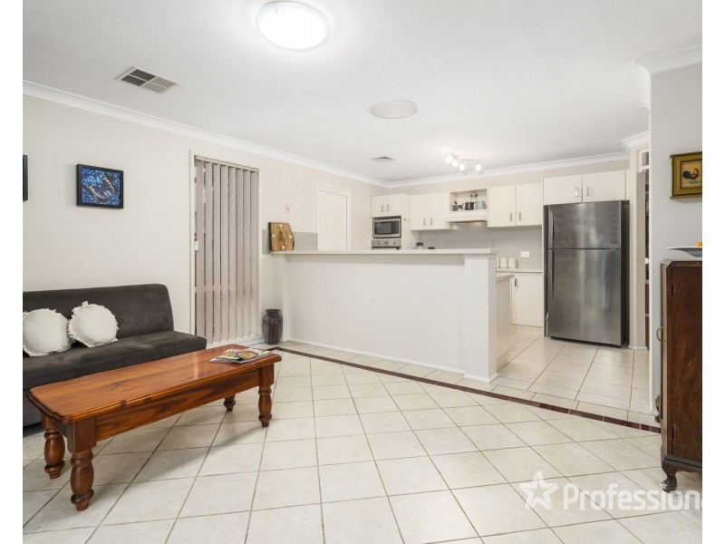 4 Magnolia Close, Casula NSW 2170