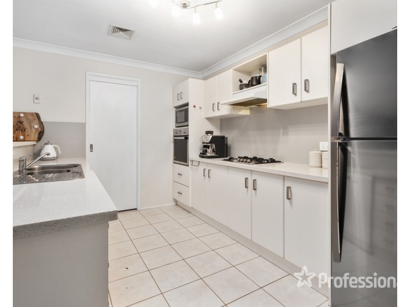 4 Magnolia Close, Casula NSW 2170