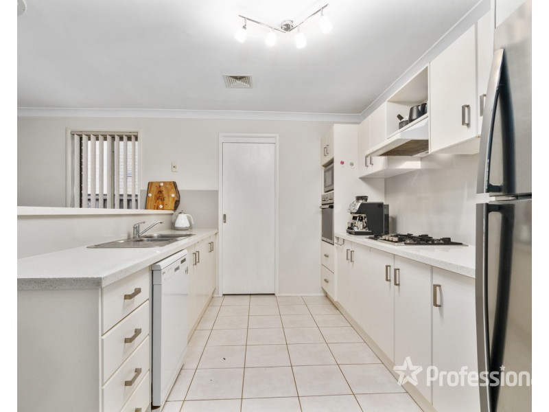 4 Magnolia Close, Casula NSW 2170