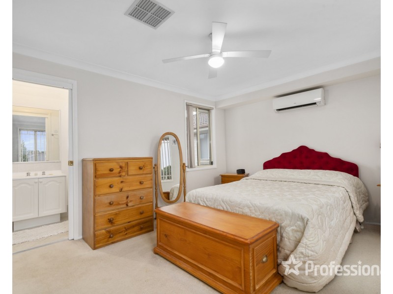 4 Magnolia Close, Casula NSW 2170