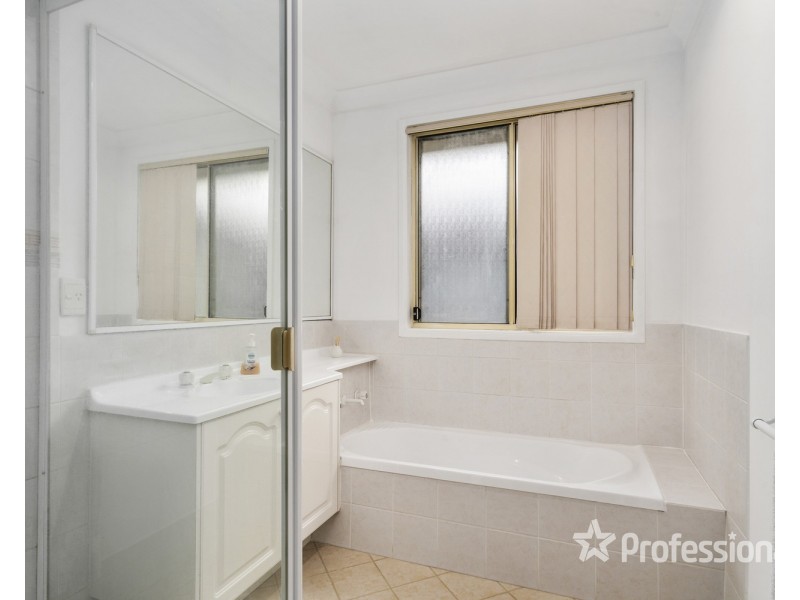 4 Magnolia Close, Casula NSW 2170