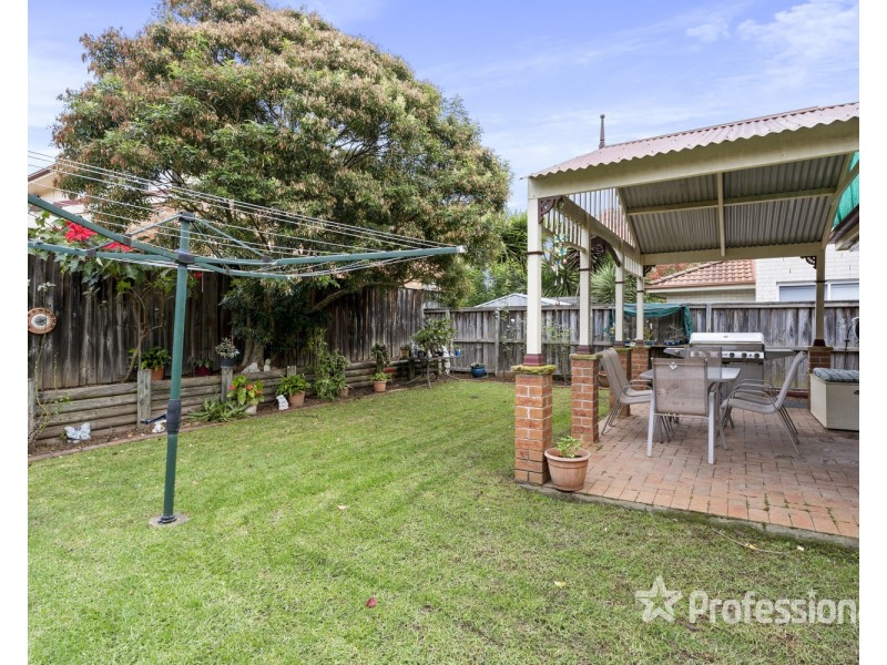 4 Magnolia Close, Casula NSW 2170