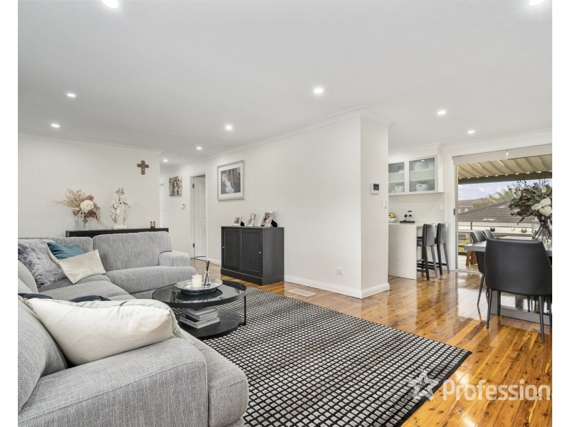 5 Tuscan Place, Casula NSW 2170