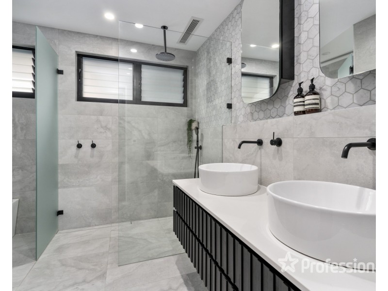 5 Tuscan Place, Casula NSW 2170