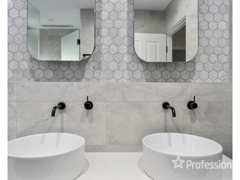 5 Tuscan Place, Casula NSW 2170