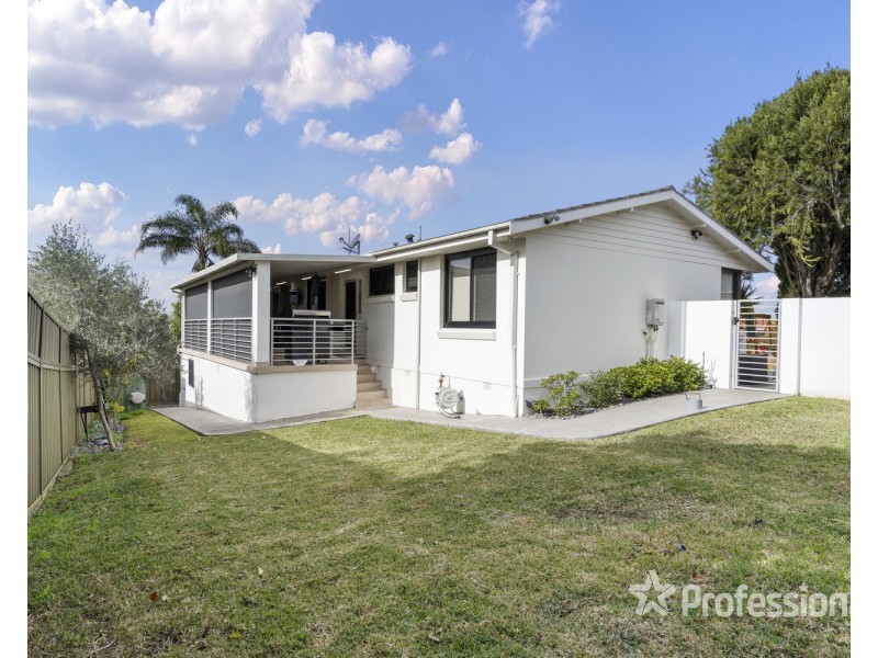 5 Tuscan Place, Casula NSW 2170