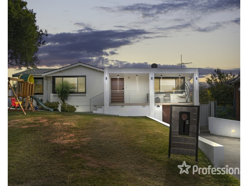 5 Tuscan Place, Casula NSW 2170