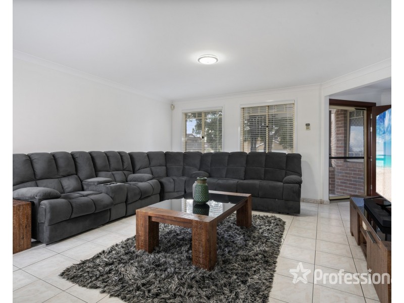 8 Magnolia Close, Casula NSW 2170