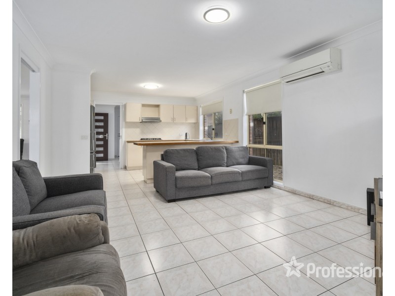 8 Magnolia Close, Casula NSW 2170