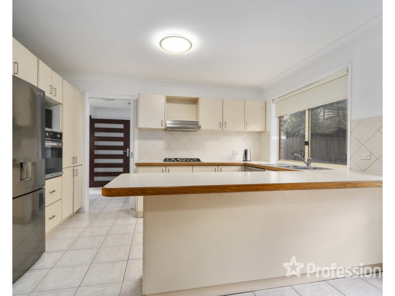 8 Magnolia Close, Casula NSW 2170