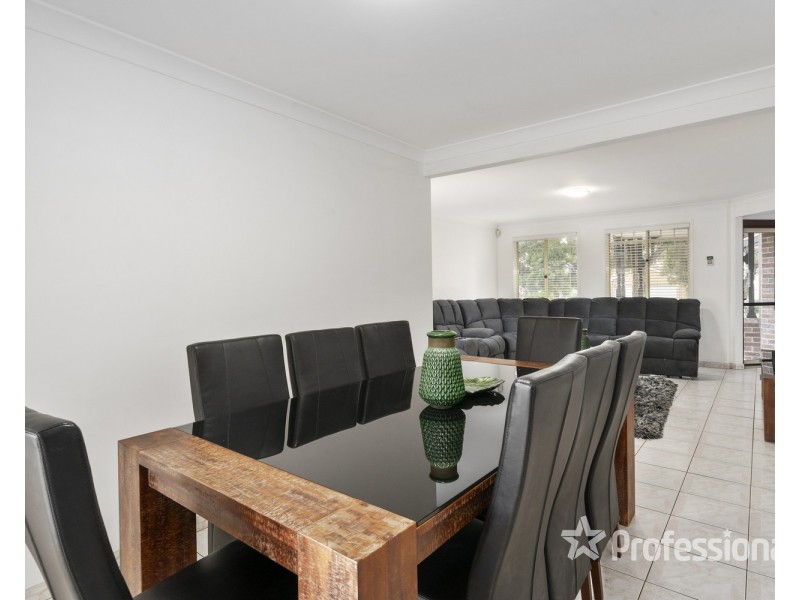 8 Magnolia Close, Casula NSW 2170