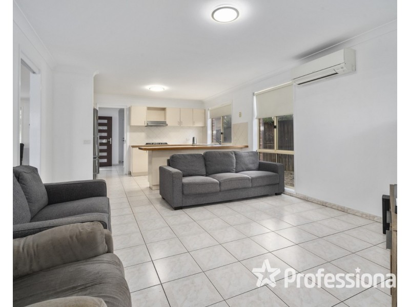 8 Magnolia Close, Casula NSW 2170