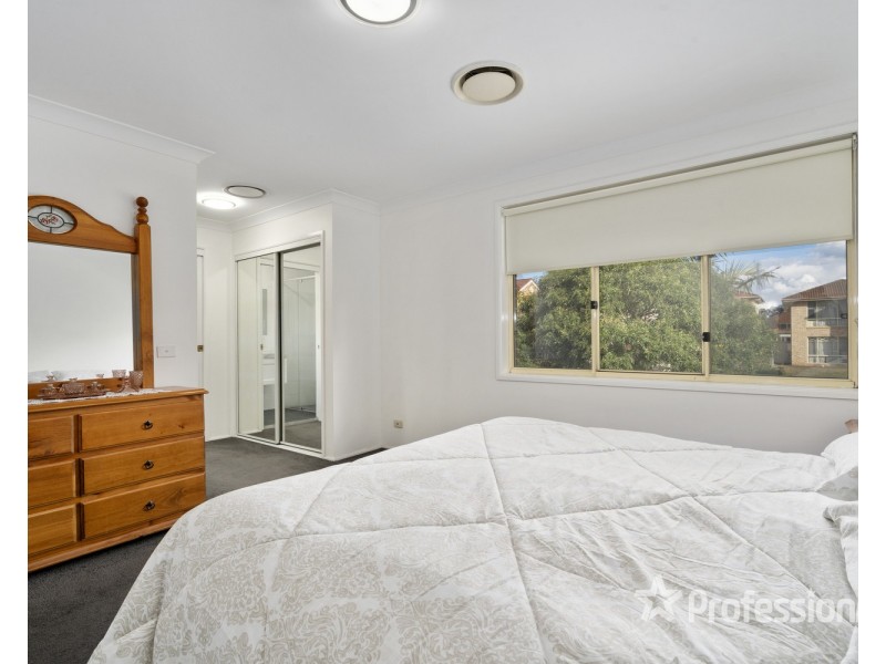 8 Magnolia Close, Casula NSW 2170