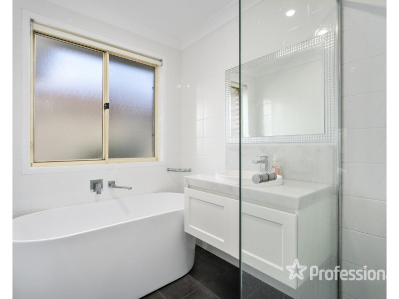 8 Magnolia Close, Casula NSW 2170