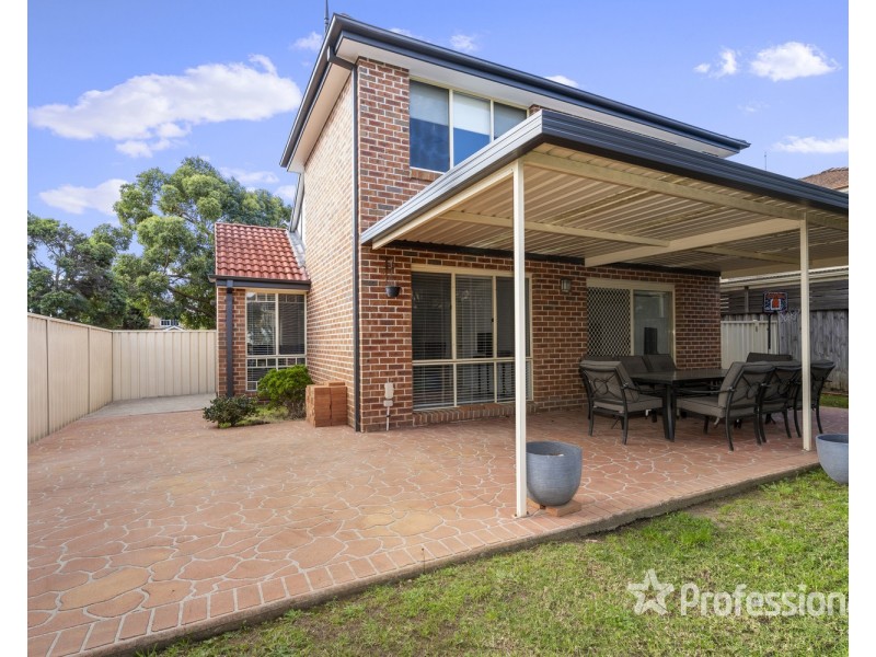 8 Magnolia Close, Casula NSW 2170