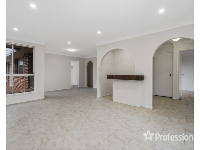 6 Carbine Close, Casula NSW 2170