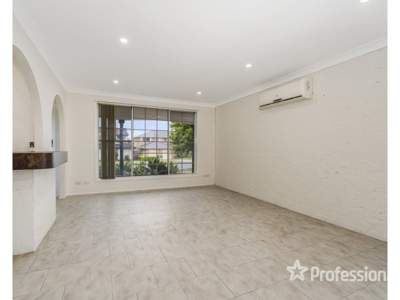 6 Carbine Close, Casula NSW 2170