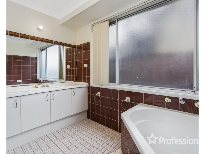 6 Carbine Close, Casula NSW 2170