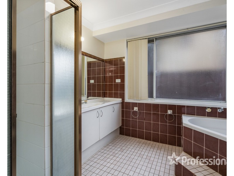 6 Carbine Close, Casula NSW 2170