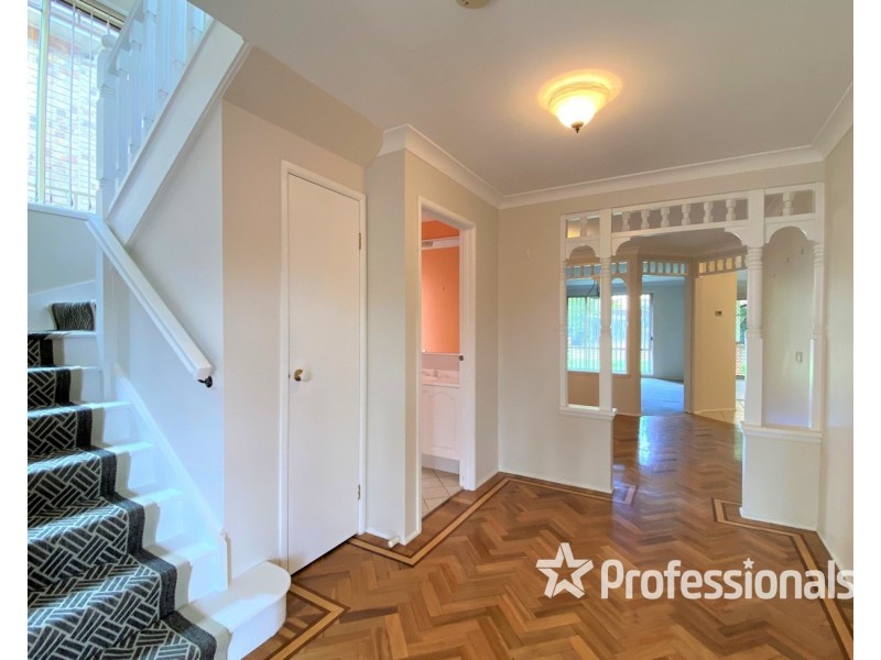 4 Magnolia Close, Casula NSW 2170