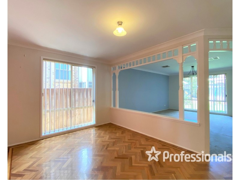 4 Magnolia Close, Casula NSW 2170