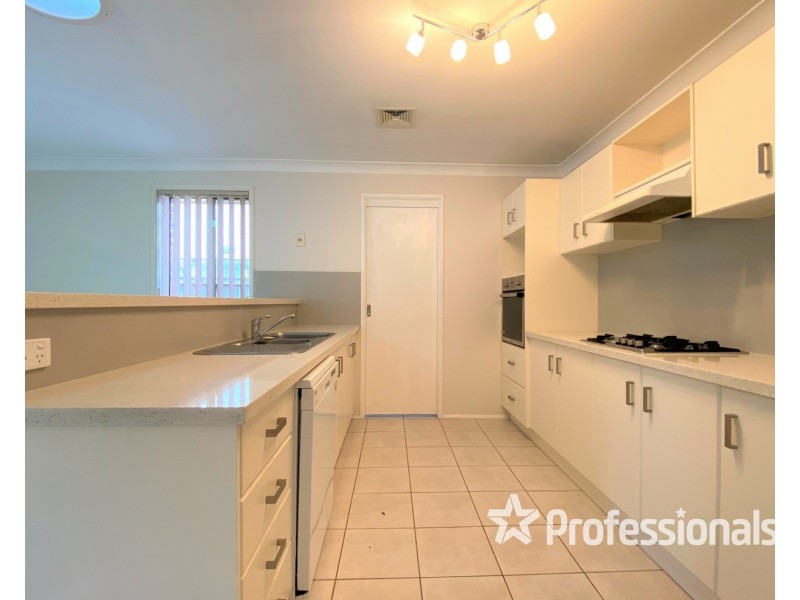 4 Magnolia Close, Casula NSW 2170